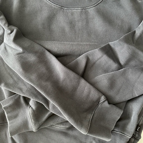 Aritzia tna cropped crewneck in grey - Picture 2 of 2